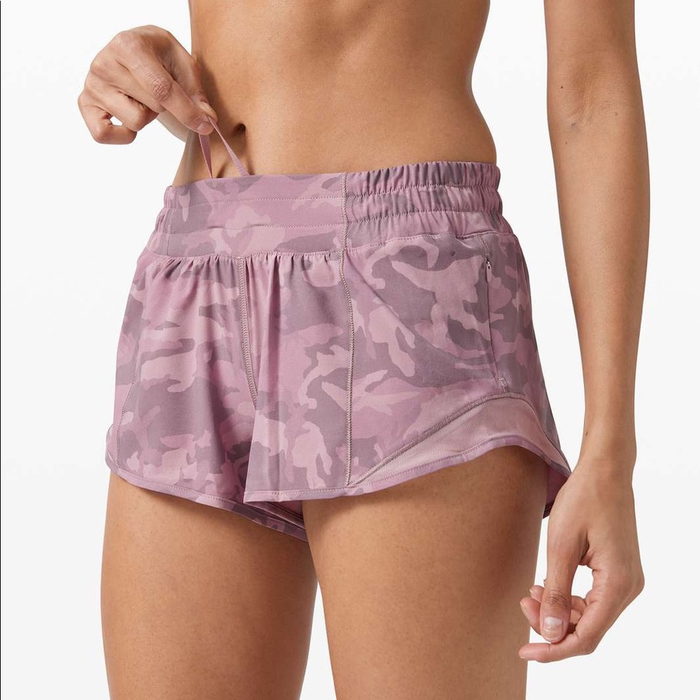 lululemon hotty hot short 2.5